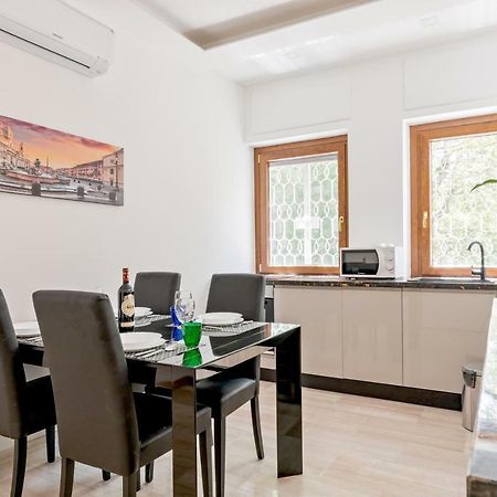 First Class Rome Apartments Екстер'єр фото