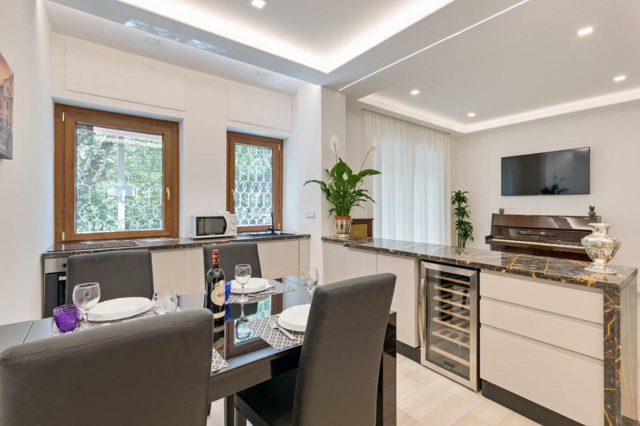 First Class Rome Apartments Екстер'єр фото
